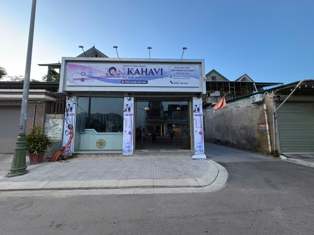 Showroom KAHAVI với dịch vụ in tem nhãn
